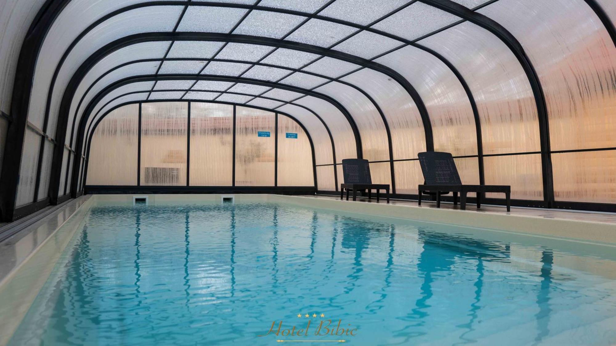 Hotel Bibic Es Tueskevar Etterem Es Horgaszto Mestecǎneşti Exterior foto