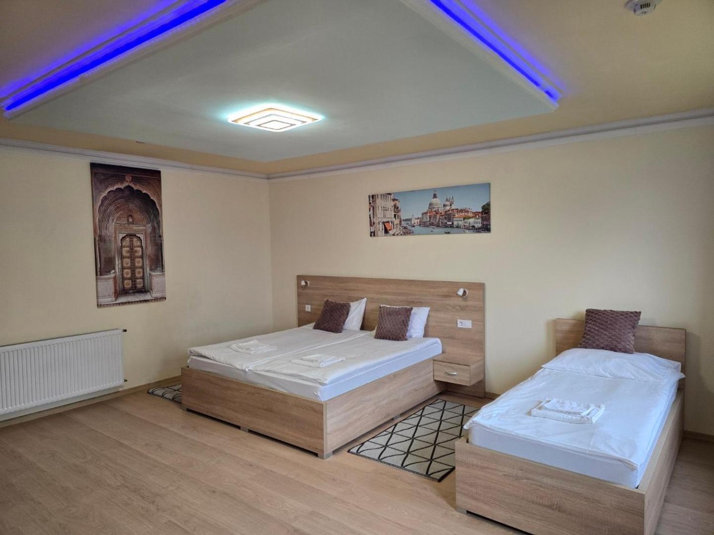 Hotel Bibic Es Tueskevar Etterem Es Horgaszto Mestecǎneşti Exterior foto