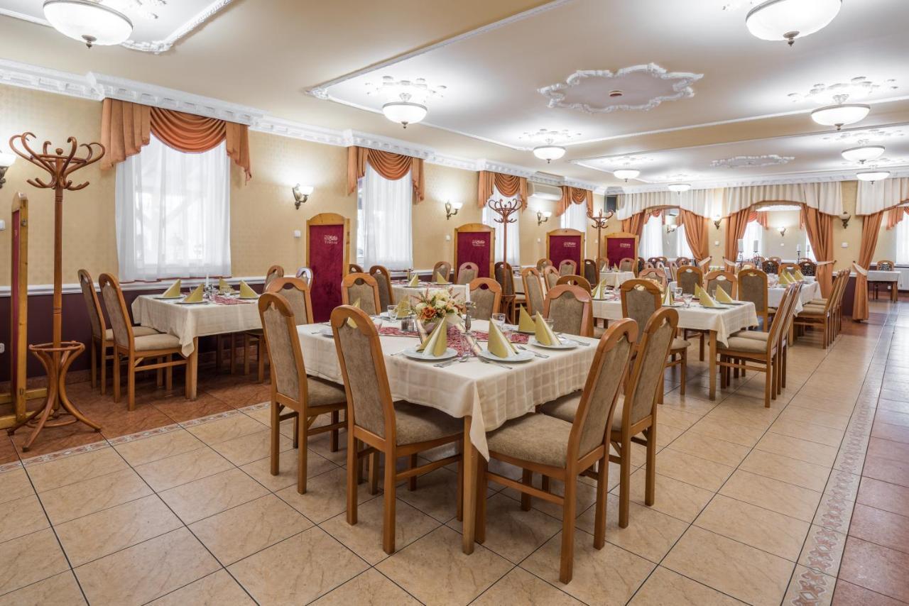Hotel Bibic Es Tueskevar Etterem Es Horgaszto Mestecǎneşti Exterior foto