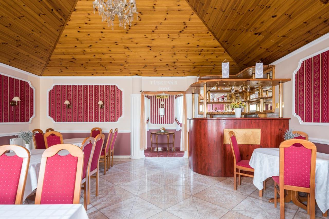 Hotel Bibic Es Tueskevar Etterem Es Horgaszto Mestecǎneşti Exterior foto