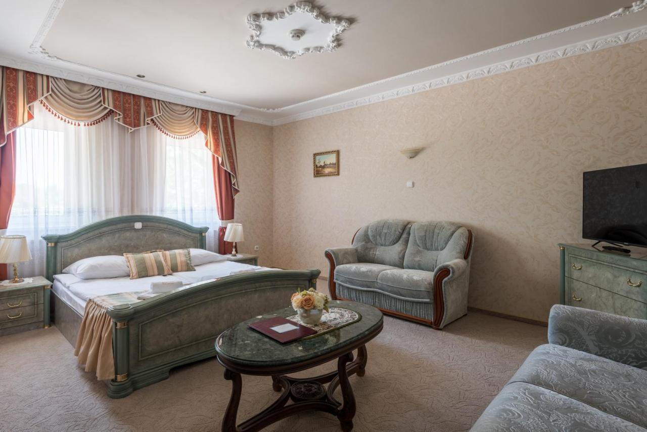 Hotel Bibic Es Tueskevar Etterem Es Horgaszto Mestecǎneşti Exterior foto