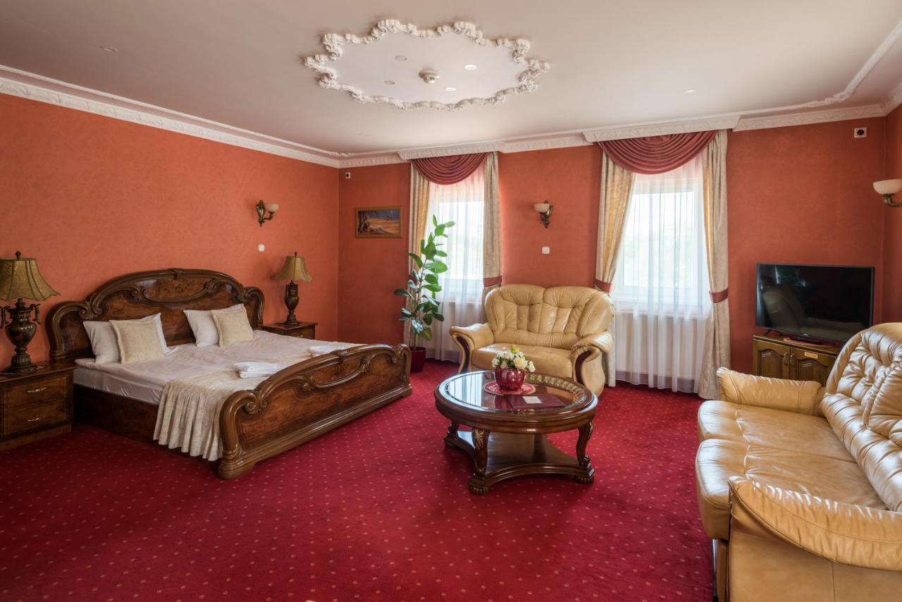 Hotel Bibic Es Tueskevar Etterem Es Horgaszto Mestecǎneşti Exterior foto