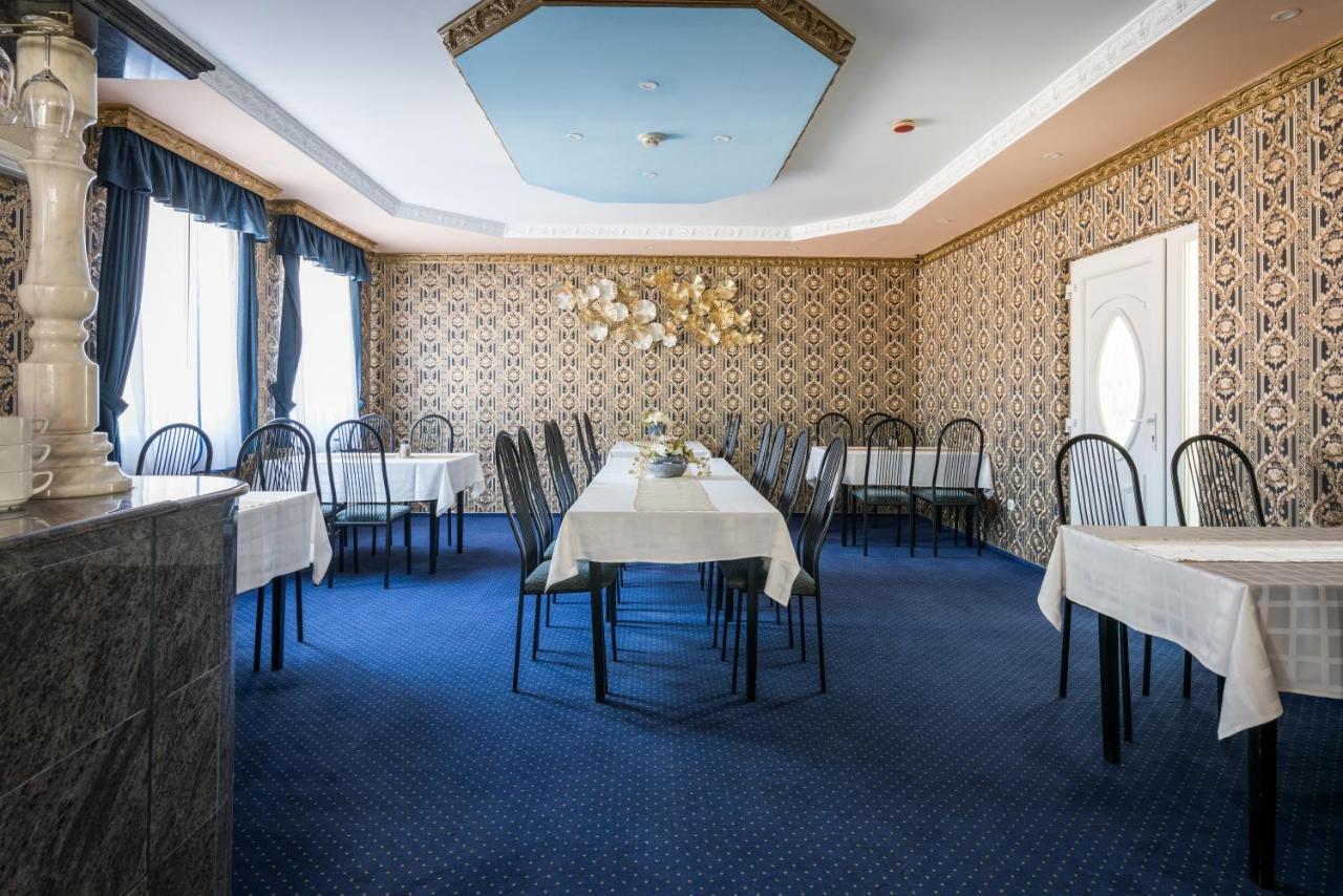 Hotel Bibic Es Tueskevar Etterem Es Horgaszto Mestecǎneşti Exterior foto