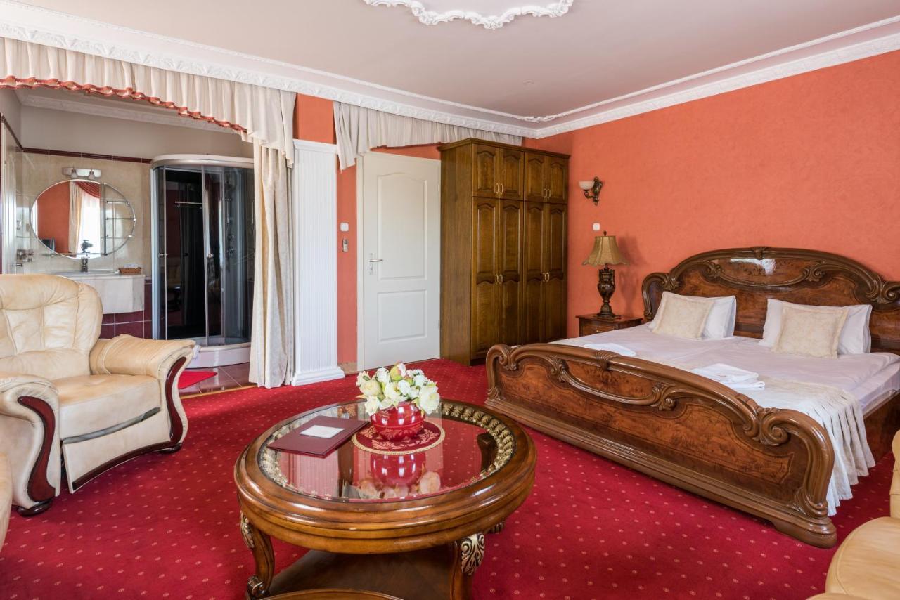 Hotel Bibic Es Tueskevar Etterem Es Horgaszto Mestecǎneşti Exterior foto