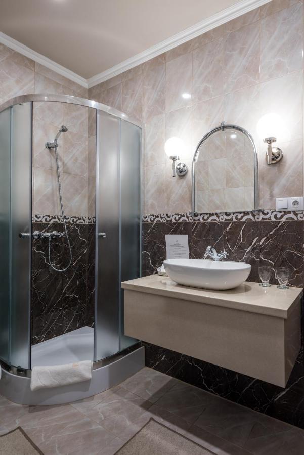 Hotel Bibic Es Tueskevar Etterem Es Horgaszto Mestecǎneşti Exterior foto